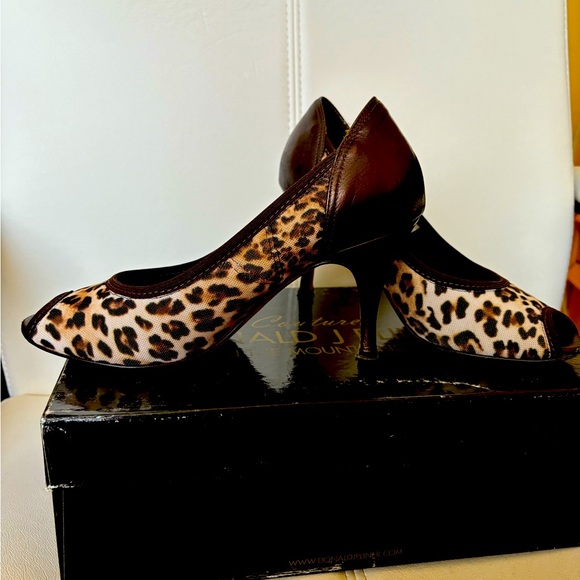 Leopard Printed Peep toe heels - Picture 3 of 4